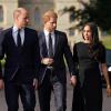 Prinz William und Prinz Harry mit ihren Ehefrauen Catherine und Meghan 2022 bei der Trauerfeier von Königin Elizabeth II. auf Schloss Windsor.