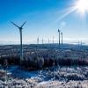 Windkraft verändert das Landschaftsbild: In Wilpoldsried liefern elf Anlagen Energie.