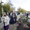 Pfarrer Martin Rudolph bei der vergangenen Gräbersegnung zu Allerheiligen am Alten Friedhof in Penzing.