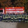 In Thürheim freuen sich die Feuerwehrleute der Gemeinde Buttenwiesen über den Abschluss der Ausbildung.