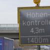 Höhenkontrolle an der A96 bei Eching und Etterschlag.