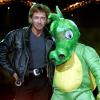 Peter Maffay mit Tabaluga, der Hauptfigur des gleichnamigen Musicals.