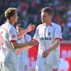 Freiburgs Matthias Ginter (r.) traf am Mittwoch im DFB-Pokal gegen den Hamburger SV.