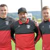 Sie stehen beispielhaft für den überraschenden Höhenflug des TSV Balzhausen: Trainer Christian Purschke (Mitte) übernahm das Team zur aktuellen Saison und die Fußballer Johannes Keisinger (links) sowie Jonas Nießner (rechts) erzielten 17 der 23 Tore.