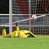 Dreimal musste Merings Torhüter Julian Baumann hinter sich greifen gegen Spitzenreiter Niedersonthofen. Am Ende stand eine bittere 2:3-Niederlage.