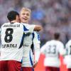 HSV-Torschütze Daniel Elfadli (l) jubelt nach seinem 1:0 mit Vorlagengeber Adam Karabec.