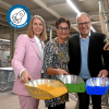 Ihr Unternehmen bringt Farbe in die Stadt: Geschäftsführer Rüdiger Lugert (rechts), Innovationschefin Bettina Heyne (Mitte) und Marketing-Leiterin Kerstin Möller. 