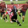 Mit drei Toren in vier Minuten dreht der SC Altenmünster (rote Trikots) ein schon verloren geglaubtes Spiel.