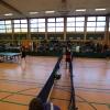 Am zweiten Turniertag waren die höherklassigen Spieler eingeteilt. Hier spielten die A- und B-Klassen der Damen und Herren in der Dreifachsporthalle des Maristenkollegs um den Sieg.