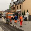 Die Nahwärme-Baustelle in der Münchener Straße in Neuburg hat den Bereich zwischen Oswaldplatz und Bullinger-Kreuzung erreicht. Für Anlieger gibt es am Fürstgartencenter eine Parkplatz-Regelung.