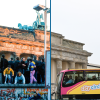 Das Brandenburger Tor - links am 10. November 1989, rechts im November 2024.