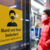 Während der Pandemie war es zwischenzeitlich untersagt, ohne Maske in der Bahn mitzufahren. Verstöße wurden mit Bußgeldern geahndet. Nun sollen alle noch offenen Verfahren im Freistaat eingestellt werden. 