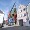 In Landsberg wird am selben Tag sowohl der Christbaum auf dem Hauptplatz aufgestellt als auch das Christkind im Historischen Rathaus vorgestellt.