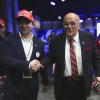 Rudy Giuliani kommt zu einer Wahlparty für den republikanischen Präsidentschaftskandidaten und ehemaligen Präsidenten Donald Trump im Palm Beach County Convention Center in West Palm Beach, Florida.