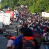  Migranten gehen entlang der Huixtla-Autobahn, nachdem sie Tapachula im Süden Mexikos verlassen haben, in der Hoffnung, die Nordgrenze des Landes und schließlich die Vereinigten Staaten zu erreichen. 