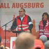 Beim Warnstreik der IG Metall in Meitingen sprachen unter anderem Jürgen Böge, Betriebsratsvorsitzender Brembo, und Birgit Burkert, Betriebsratvorsitzende SGL.