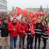 Warnstreik am Mittwoch bei Airbus in Manching (von links): Betriebsratsvorsitzender Thomas Pretzl, Andreas Domke, Christian Daiker, Robert Kempf, Julia Schwenke und Paula Ansorge.