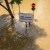 Nach heftigen Regenfällen sind im Juni Straßen in Passau überflutet (Archivbild)