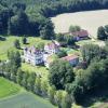 Inmitten des Naturparks Westliche Wälder, nahe bei Fischach, liegt Schloss Elmischwang.