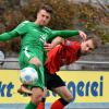 Das Duell mit Aindlings Torschützen Moritz Wagner (rechts) konnte Spielertrainer Simon Schröttle mit dem FC Gundelfingen für sich entscheiden. Den Schwung des späten 2:1-Erfolgs wollen die Grün-Weißen ins Heimspiel gegen den FV Illertissen II mitnehmen.