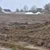 Die Sportanlage in Kaisheim wird derzeit generalsaniert. Der Rasen des Hauptplatzes ist jetzt abgetragen, ebenso die Laufbahn und das Beachvolleyball-Spielfeld.