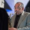 Tenorsaxofonist Ernie Watts präsentiert im Neuburger Birdland auch seine neue Komposition „Angel‘s Flight“.