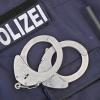 In Zusmarshausen nahmen Polizeibeamte einen 35-jährigen Mann fest, der um sich schlug.