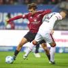 FCN-Youngster Rafael Lubach (l) war von den Lauterern kaum zu stoppen.