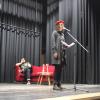 Gewinnerin Lotta Emilia berührte die Besucherinnen und Besucher beim Poetry Slam im Donauwörther Gymnasium.