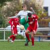 Mit großem Siegeswillen und einer überzeugenden sportlichen Leistung setzte sich der FC Stätzling, hier mit Luis Lindermayer (grünes Trikot, im Duell mit Ignacio Landes), klar beim TSV Haunstetten durch.