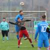 Der TSV Zaisertshofen (grau-rote Trikots) gewann das Spitzenspiel in der Kreisklasse Allgäu 2 gegen den Verfolger TSV Kirchheim (blaue Trikots) mit 2:0.