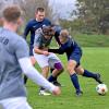 Der SV Ried (graue Trikots) hat sich beim 2:1-Heimerfolg gegen den TSV Hollenbach II ins Spiel „reingebissen“, so Spielertrainer Jonas Gottwald. 