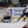 Der EV Bad Wörishofen (blaue Trikots) gewinnt das Derby gegen den ESV Buchloe 1b (weiße Trikots) klar mit 5:0 und führt damit die Tabelle in der Eishockey-Bezirksliga West an. 