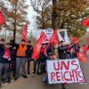 Die Jugend- und Ausbildungsvertretung war beim Warnstreik vor dem Rexroth-Werkstor in Elchingen besonders gut zu hören. „Gemeinsam sind wir stark.“  