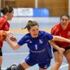 Hannah Ruchti (Mitte) und die Kissinger Handballerinnen verloren das Derby gegen den TSV Aichach.