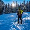 Sobald der erste Schnee im Allgäu liegt, zieht es Skifahrerinnen und Skifahrer in die Berge. Wer ohne Verletzungen durch die neue Saison kommen möchte, kann sich mit den Tipps unseres Experten vorbereiten.