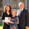 Schauspielerfamilie: Imelda Staunton mit ihrem Mann Jim Carter und ihrer Tochter.