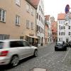 Die Diskussion, ob der Autoverkehr in Augsburgs Altstadt stärker begrenzt werden sollte, hat Fahrt aufgenommen.