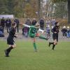 Auch Nördlingens Langzeitverletzte Katja Fischer (Mitte, in Grün), hier unter Beobachtung von Lilli Seitz (rechts), konnte in ihrem ersten Spiel von Beginn an die 0:1-Derbyniederlage für den TSV nicht verhindern. 