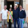 Vor dem Rathaus in Isola Rizza (von links): Bürgermeister Richard Michl, Bürgermeisterin Vittoria Calò, Michael Keil und Maurizio Taddei, einer der Mitbegründer der Partnerschaft.