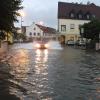 Nach katastrophalen Regenfällen kann der Kanal das Wasser nicht mehr aufnehmen, so wie hier in der Münchener Straße.  