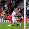 Portugals Cristiano Ronaldo erzielt mit einem Fallrückzieher den Treffer zum 5:0 gegen Polen.