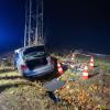 Ein Autofahrer ist bei Hörzhausen gegen einen Strommast gefahren. 