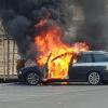 In Flammen aufgegangen ist ein BMW in Bobingen.