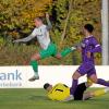 Die nächste Pleite: Dominik Jozinovic, der verletzt ausgewechselt werden musste, und Jason Kifmann verloren mit dem VfR Neuburg beim FC Stätzling (Emanuel Blenk) mit 0:2.