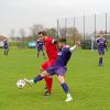 Der SV Bayerdilling ergatterte gegen Ligaprimus FC Staudheim (mit Daniel Zinsmeister, in Rot) einen glücklichen Punkt.