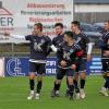 Einen ungefährdeten 3:0-Erfolg im Stadtderby feierte der BC Aichach um Spielertrainer Markus Kurzhals (links) beim SC Oberbernbach.