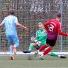 Fußball Landesliga Südwest TSV Wertingen - FC Ehekirchen. Die Großchance zum 2:0 vergibt hier Wertingens Marcel Mayr gegen Ehekirchens Schlussmann Korbinian Neumaier. links Max Seitle (Ehekirchen)  -   - 