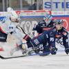 Voller Einsatz: Goalie Devin Williams und Philipp Preto besiegten mit dem ERC Ingolstadt die Adler Mannheim mit 3:2 nach Penaltyschießen. 