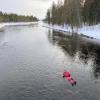 Floating auf dem Fluss Kiveskoski: Hoffentlich halten die Anzüge im kalten Wasser dicht.